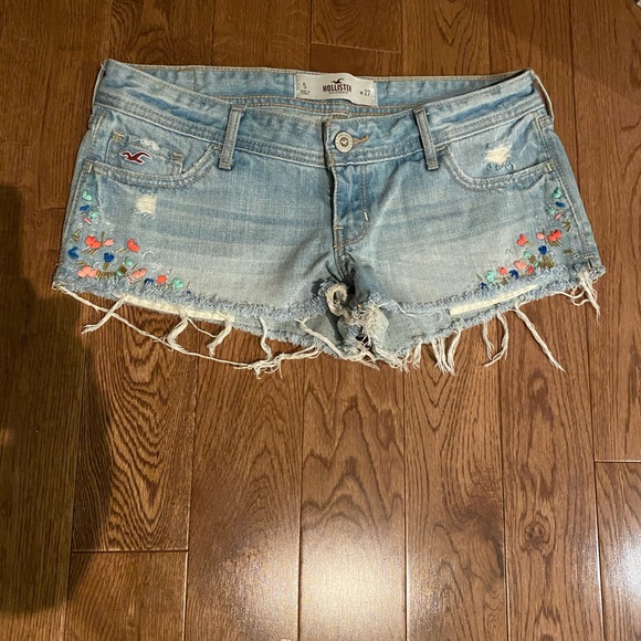 Great condition Hollister jean shorts - Picture 7 of 8